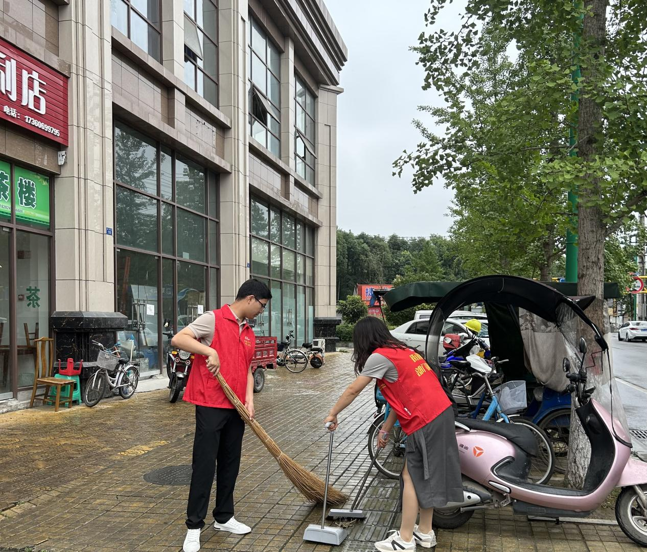愛護(hù)環(huán)境衛(wèi)生  創(chuàng)建清潔家園