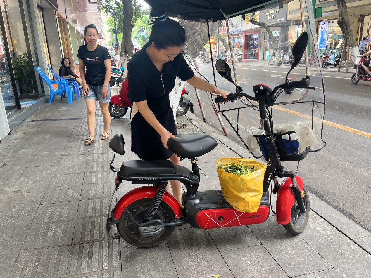 創(chuàng)建衛(wèi)生城市，營造整潔文明環(huán)境