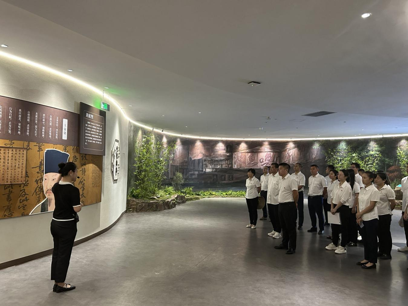 青神縣農(nóng)業(yè)發(fā)展投資有限責任公司 開展“弘揚蘇母家風 涵養(yǎng)家國情懷” 主題黨日活動